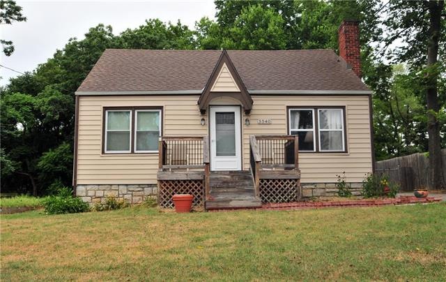 Charming Bungalow on quiet cul de sac in the heart