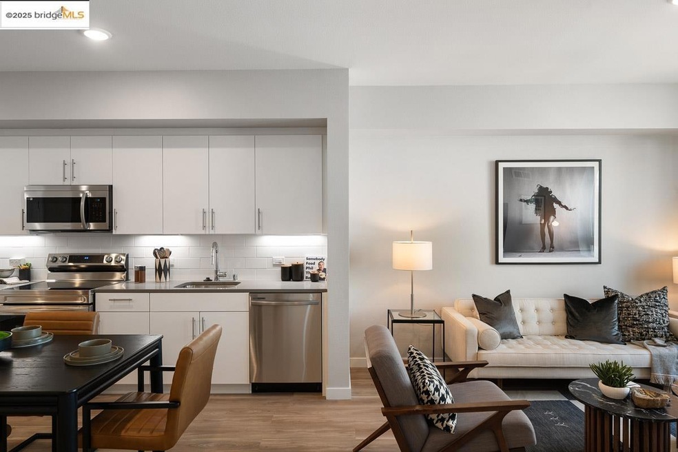 Caspian unit 428, Oakland, CA 94606 - photo 1