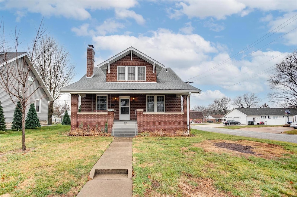 Welcome home! Beautiful Front Porch!