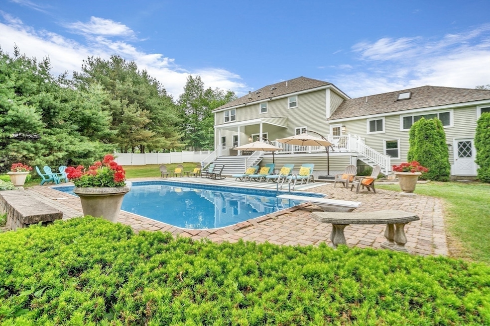 72 Rinnock Rd, Fitchburg, MA 01420 - photo 1