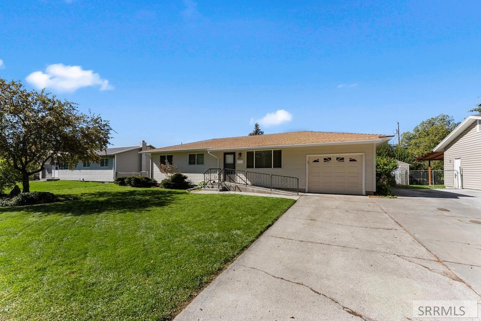 Pending $299,900 • Co-Listing Agent