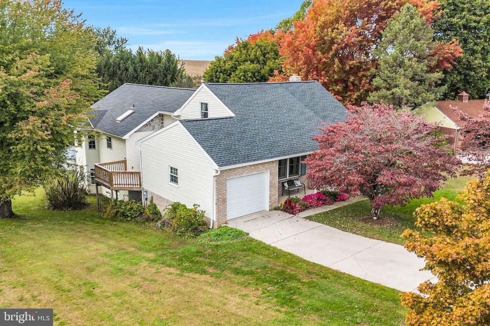 142 Sugarboot Ln, Hanover, PA 17331 - photo 1