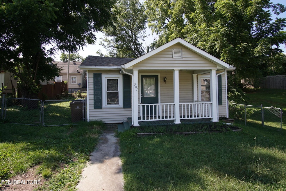 307_E_Oldham_Ave_37917-12