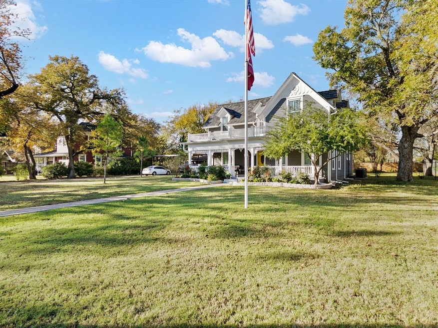 719 N Anglin St, Cleburne, TX 76031 - photo 1