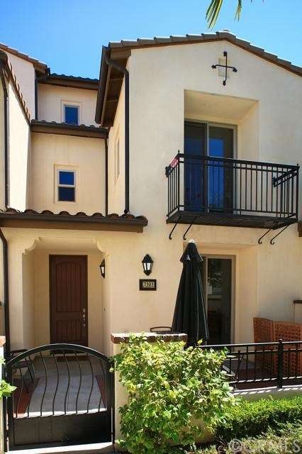 Front entrance with balcony looks out on to spanis