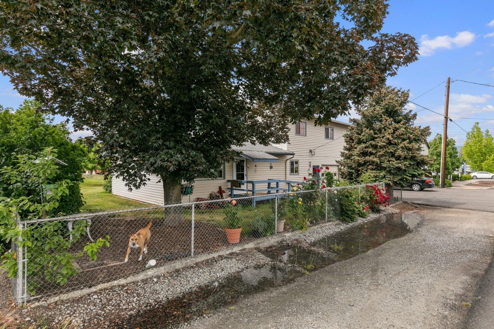 966 Gilman Rd, Medford, OR 97504 - photo 1