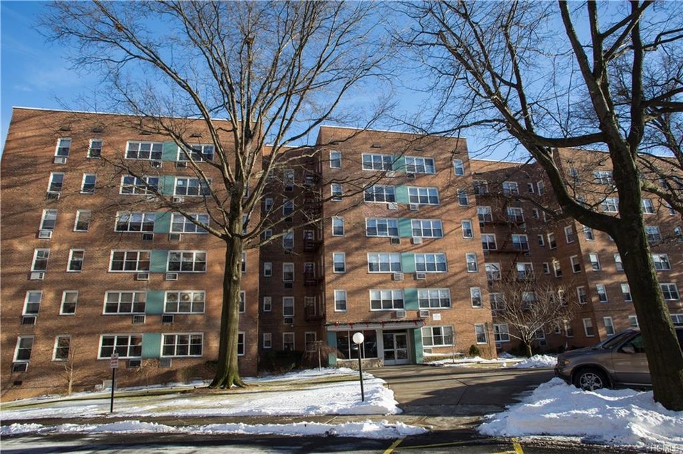 Tudor Woods unit 4G, Yonkers, NY 10703 - photo 1