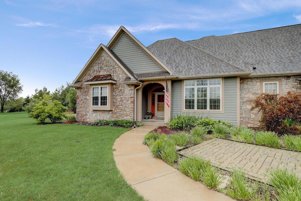 N64W12883 Daylily Ct, Menomonee Falls, WI 53051 - photo 1