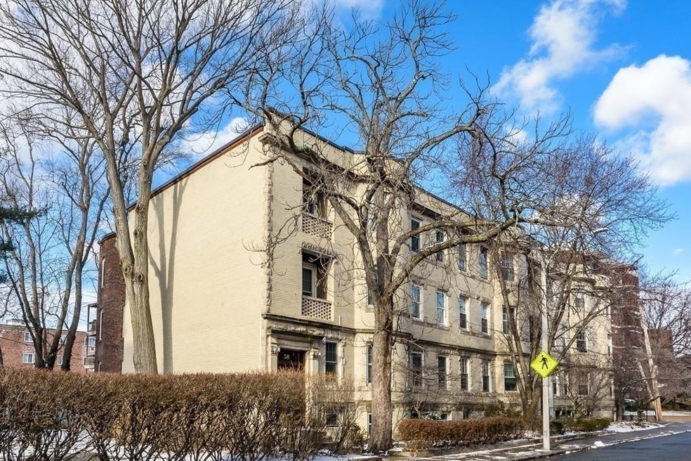 58 Pleasant St unit 6, Brookline, MA 02446 - photo 1