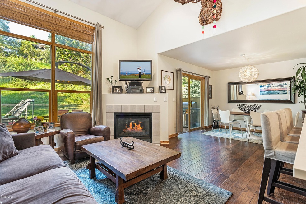 88 Aspen Glen Ct-009-005-Living Room-MLS
