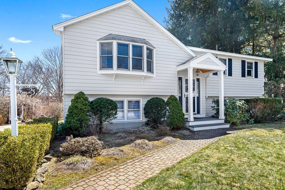 23 Myrtle Ave, Newburyport, MA 01950 - photo 1