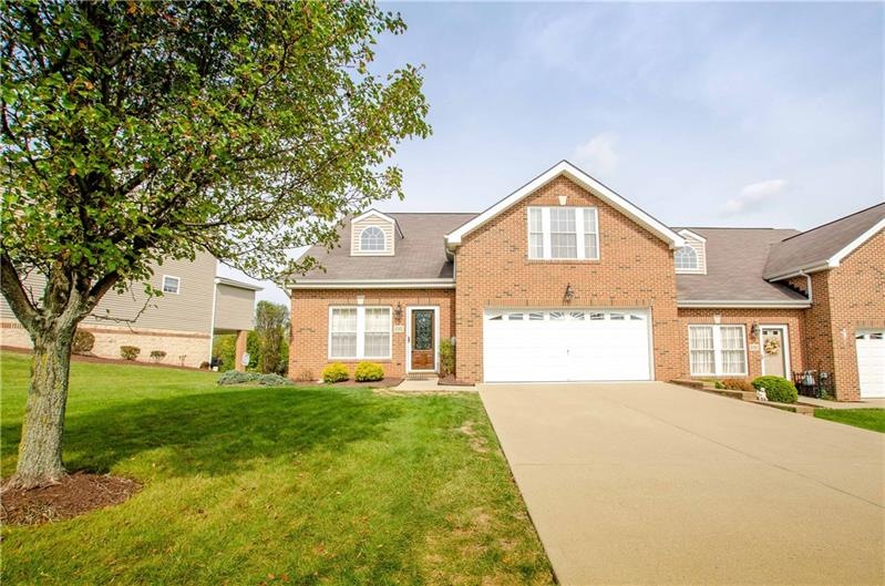Beautiful end unit town home in Steeplechase