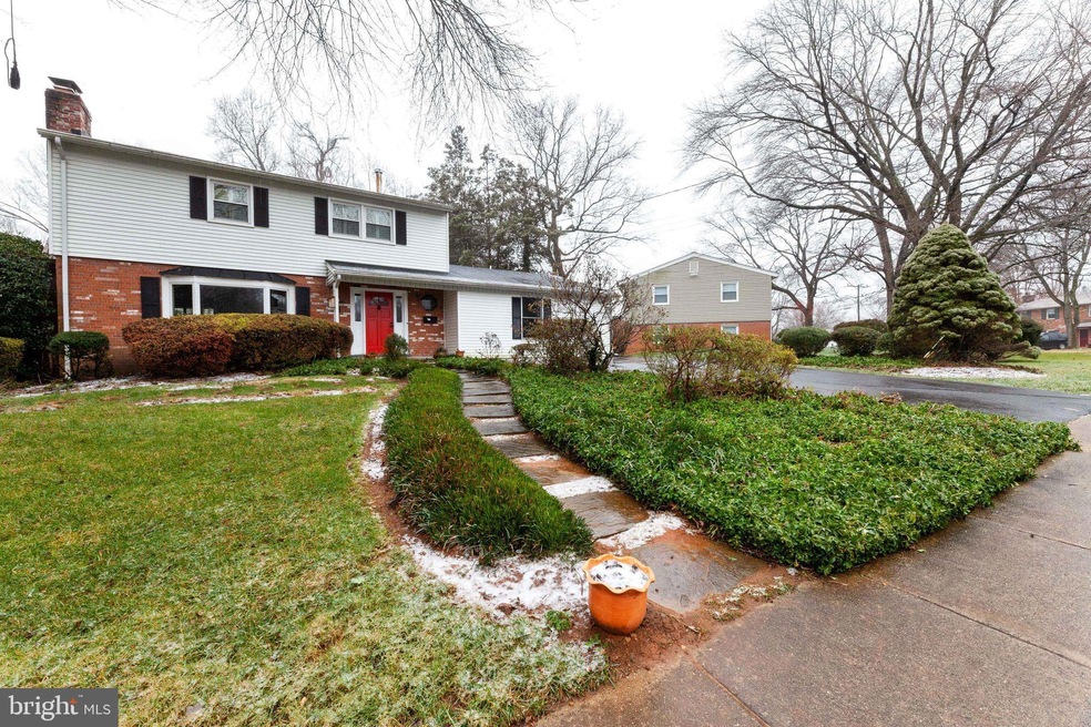 9205 Kristin Ln, Fairfax, VA 22032 - photo 1