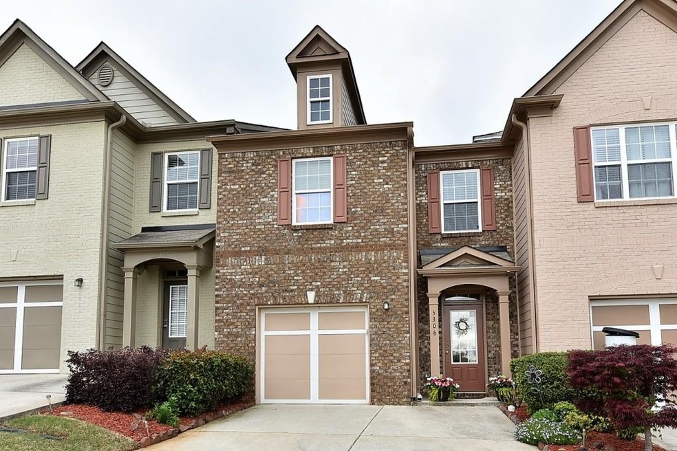 Fabulous brick townhome with perfect roommate floo