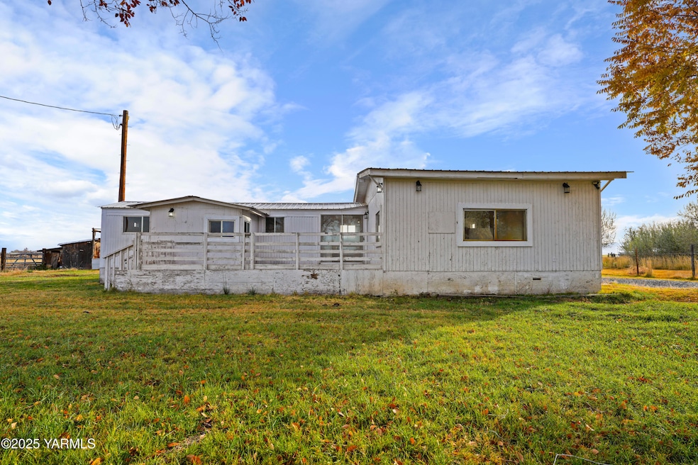 1081 Tecumseh Rd, White Swan, WA 98952 - photo 1