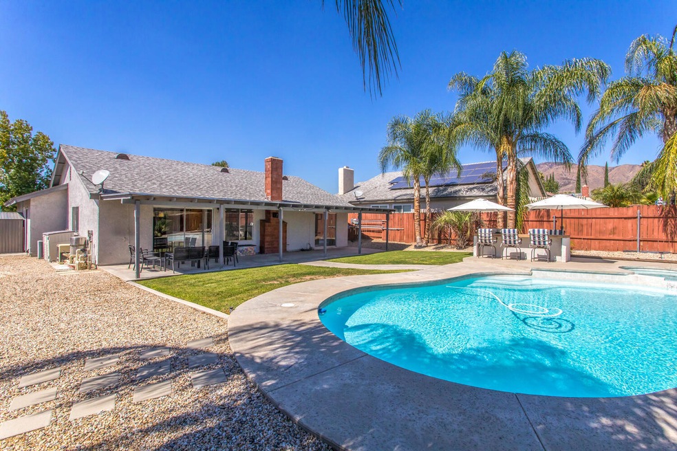 6985 Grove Ave Highland CA-large-024-021