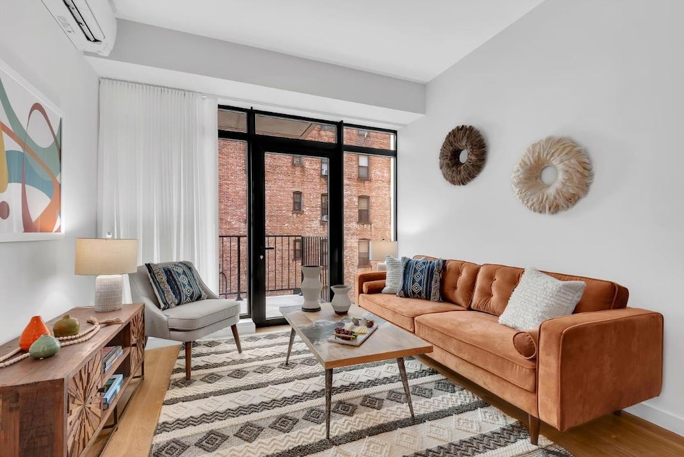 unlisted-address, Long Island City, NY 11102 - photo 1