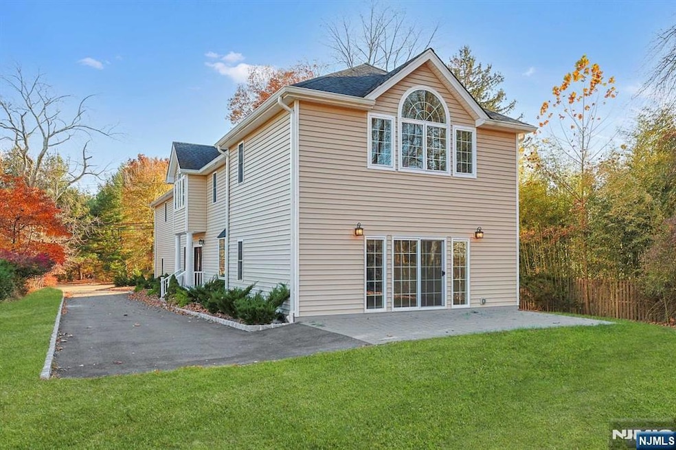 48 Old Tappan Rd, Old Tappan, NJ 07675 - photo 1