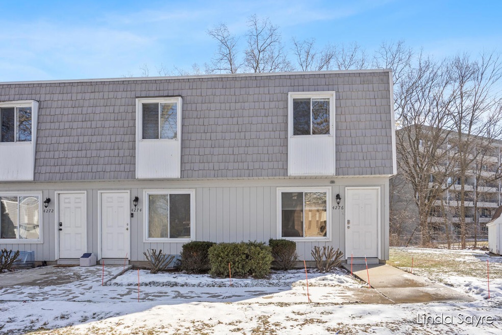 4276 Exterior