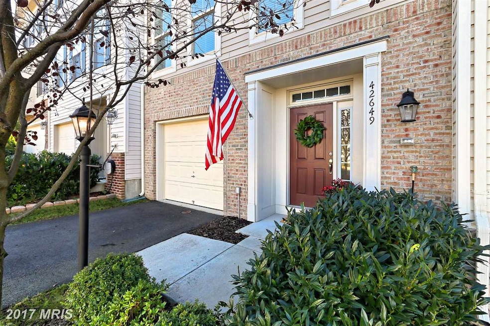 42649 Chisholm Dr, Broadlands, VA 20148 - photo 1