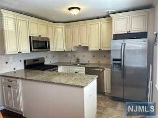 1150 Valley Rd unit 1A, Wayne, NJ 07470 - photo 1