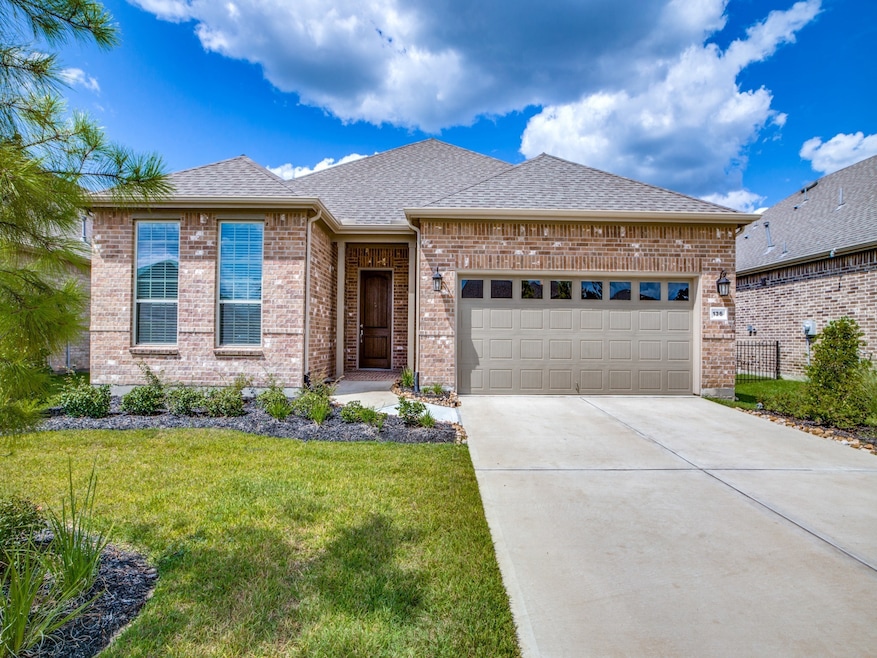 136 Chestnut Bay, the Woodlands, TX 77382 - photo 1
