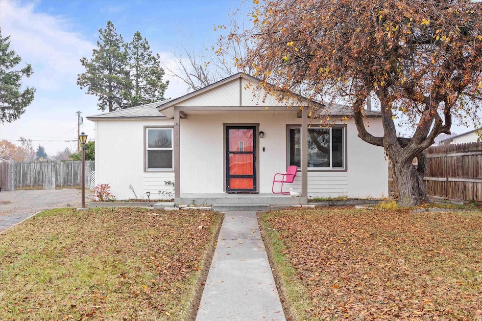 2213 W 6th Ave, Kennewick, WA 99336 - photo 1