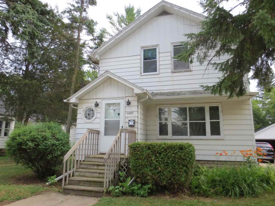 1209 W New York Ave, Oshkosh, WI 54901 - photo 1