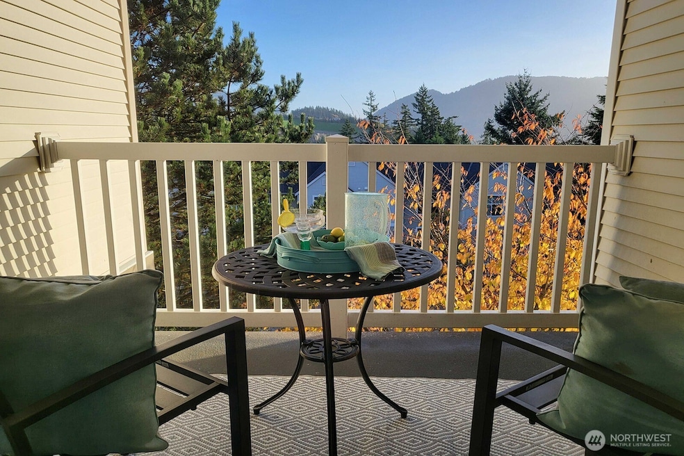 23420 SE Black Nugget Rd unit C-303, Issaquah, WA 98029 - photo 1