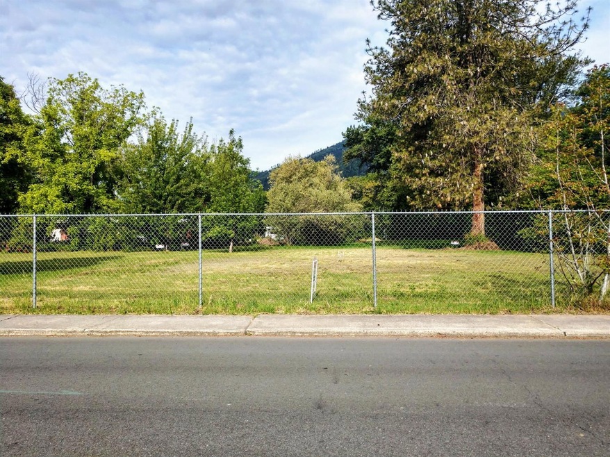 405 Berglund St, Rogue River, OR 97537 - photo 1