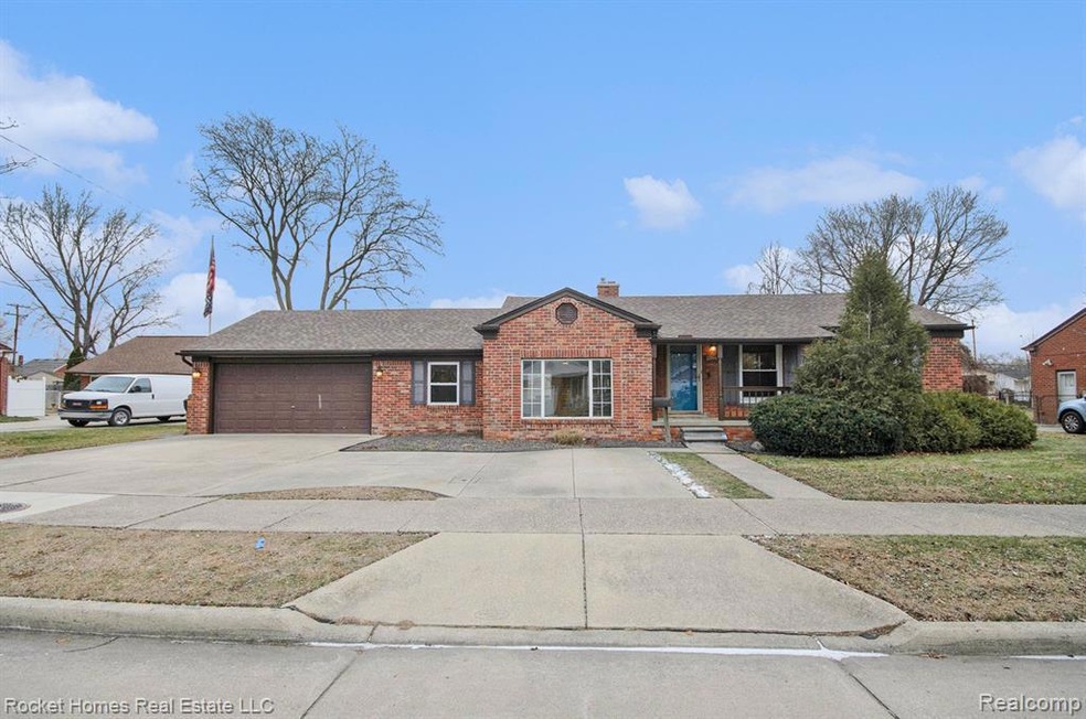 27816 Ursuline St, Saint Clair Shores, MI 48081 - photo 1