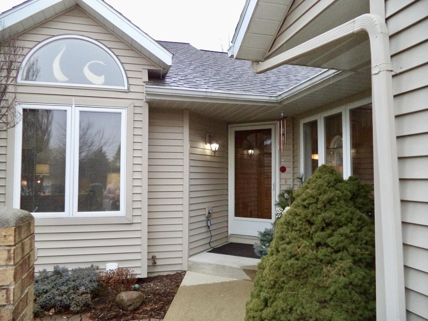 2138 Shetland Dr NE unit 29, Grand Rapids, MI 49505 - photo 1