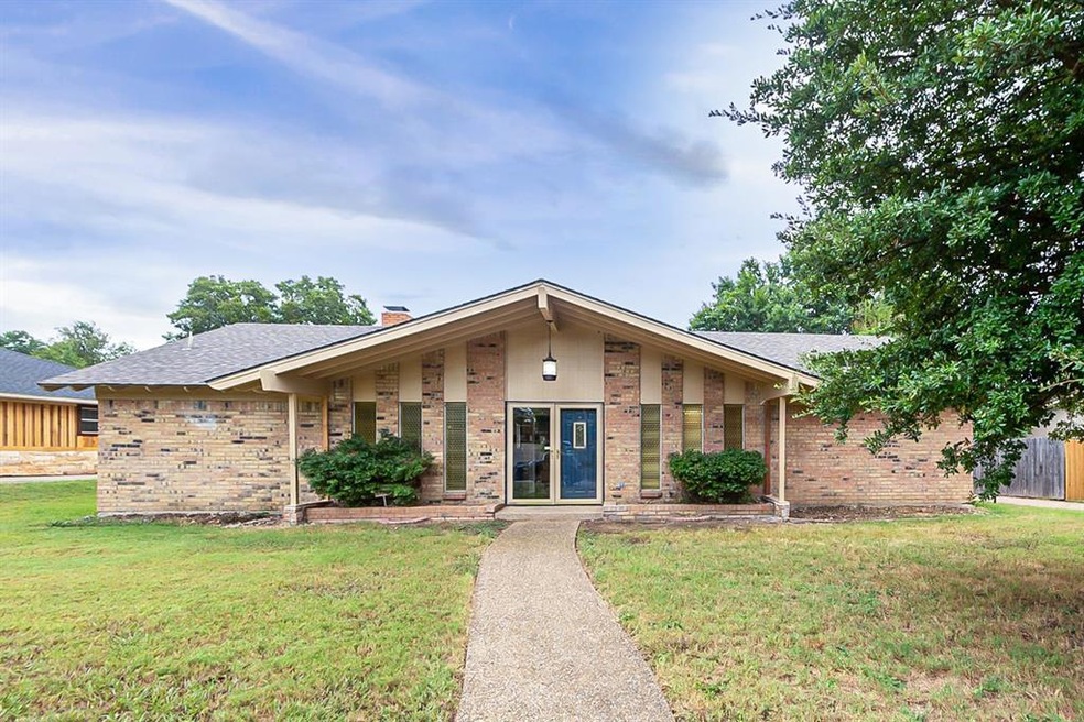 4125 Alicante Ave, Fort Worth, TX 76133 - photo 1