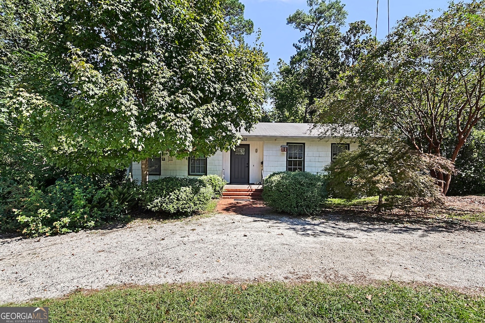 Adorable Ingleside Cottage next to Henry Burns Par