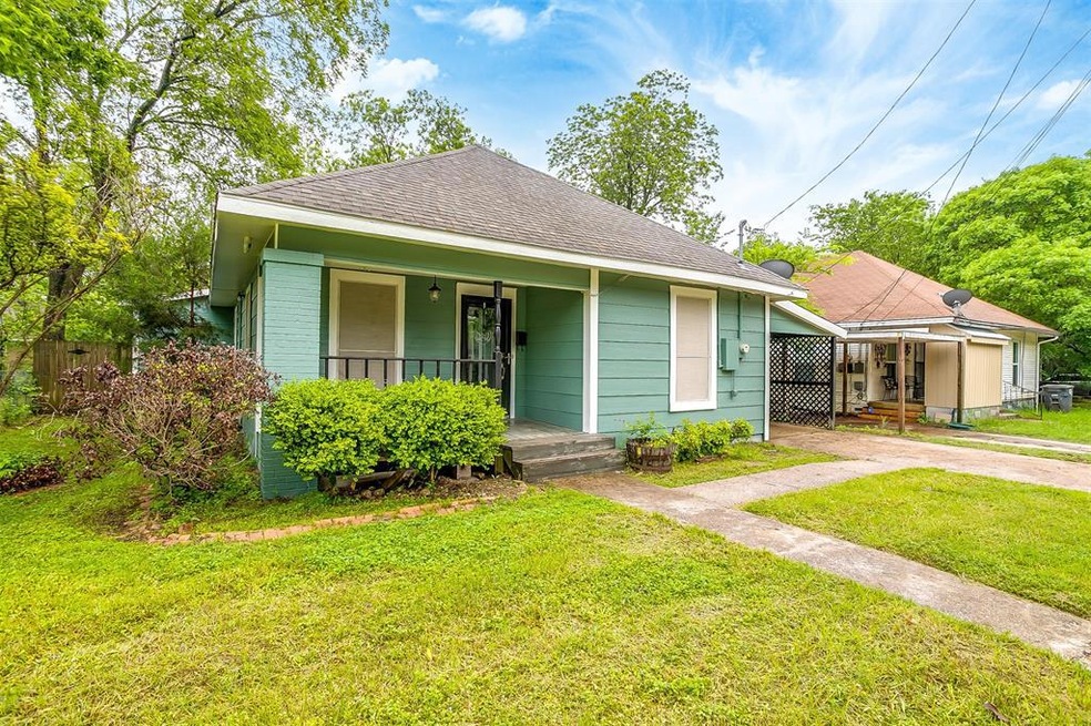 533 W Wilson St, Cleburne, TX 76033 - photo 1