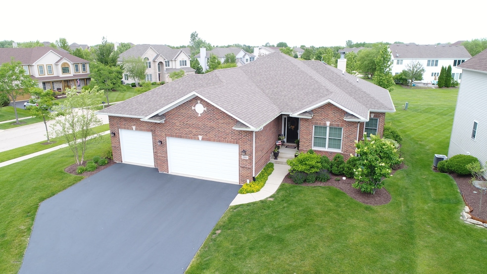 1001 Kingsmill Dr, Algonquin, IL 60102 - photo 1