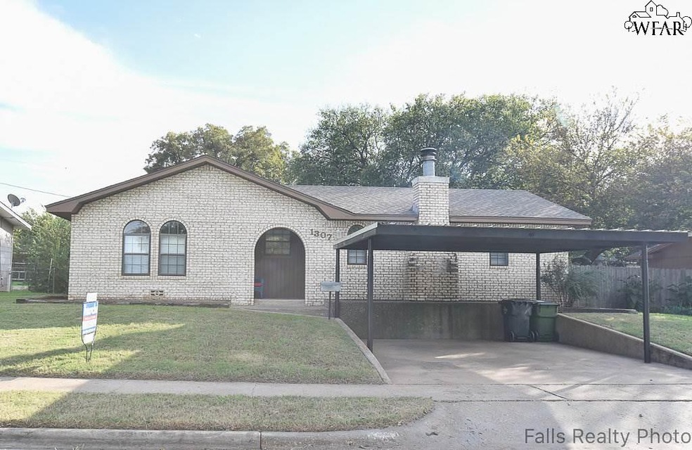 1307 Harvey Dr, Wichita Falls, TX 76302 - photo 1