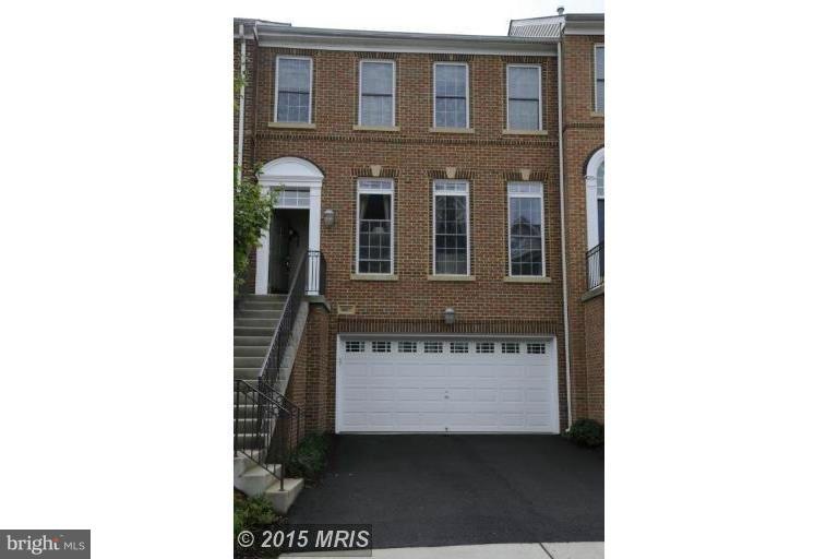 9967 Cyrandall Dr, Oakton, VA 22124 - photo 1