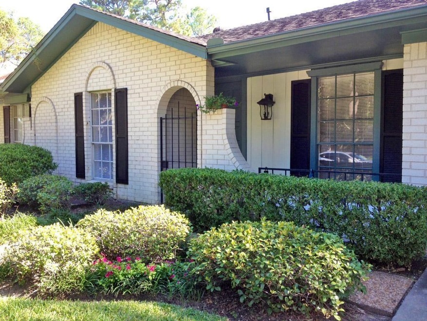 13811 Saint Marys Ln, Houston, TX 77079 - photo 1