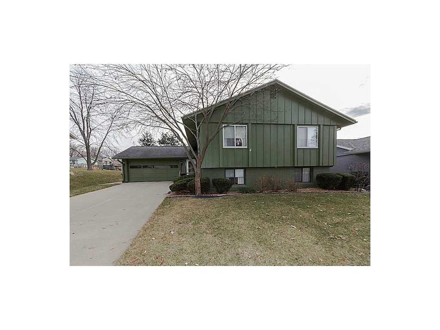 3809 Sue Ln NW, Cedar Rapids, IA 52405 - photo 1