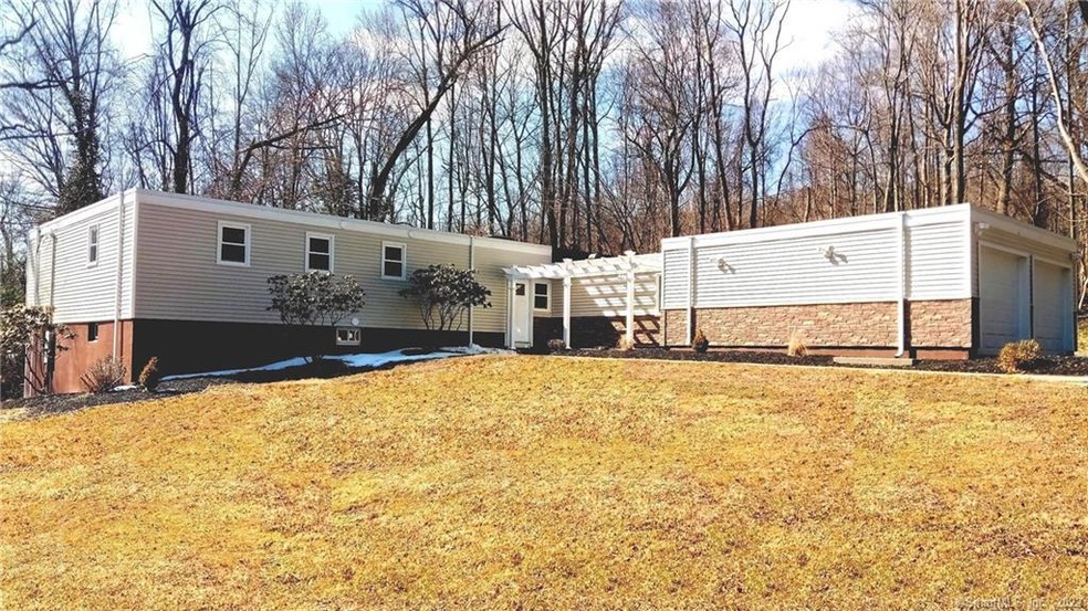 309 Brownstone Ridge, Meriden, CT 06451 - photo 1