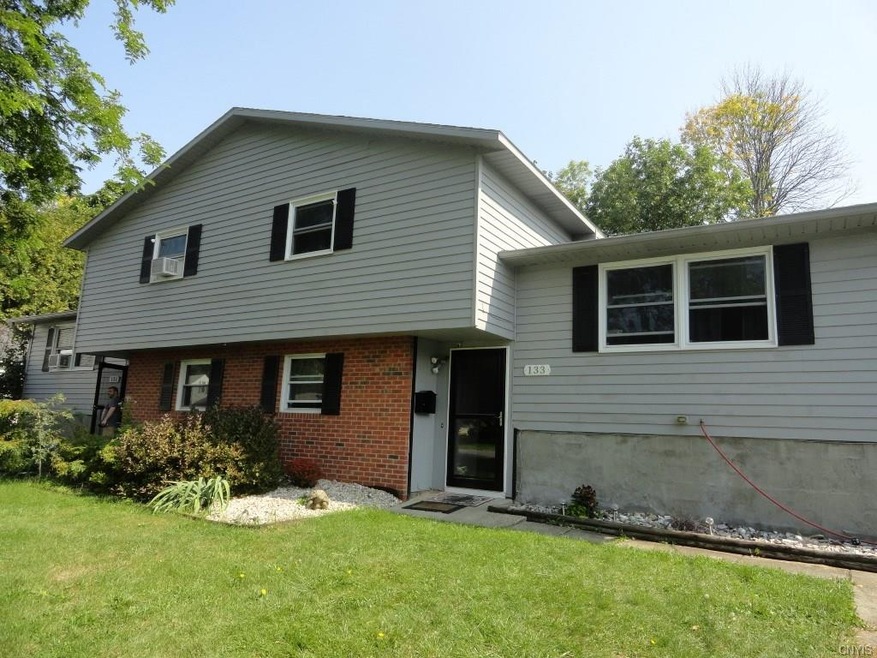 131-133 Lind Ave