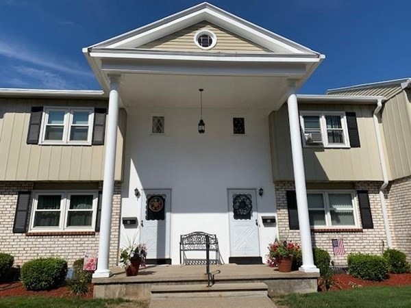 71 Yorktown Ct unit 71, Chicopee, MA 01020 - photo 1