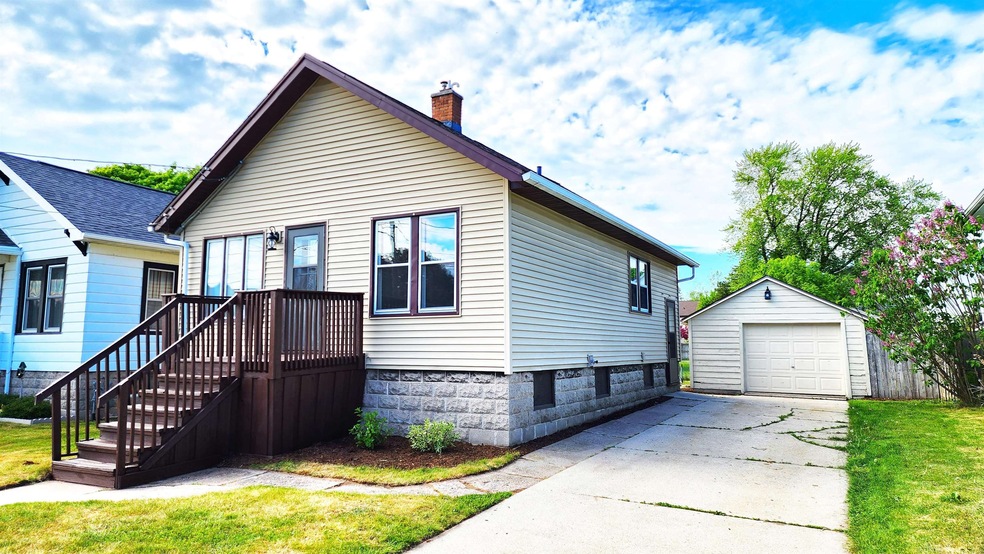 1920 25th St, Two Rivers, WI 54241 - photo 1