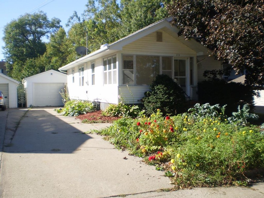 715 S 4th Ave W, Newton, IA 50208 - photo 1