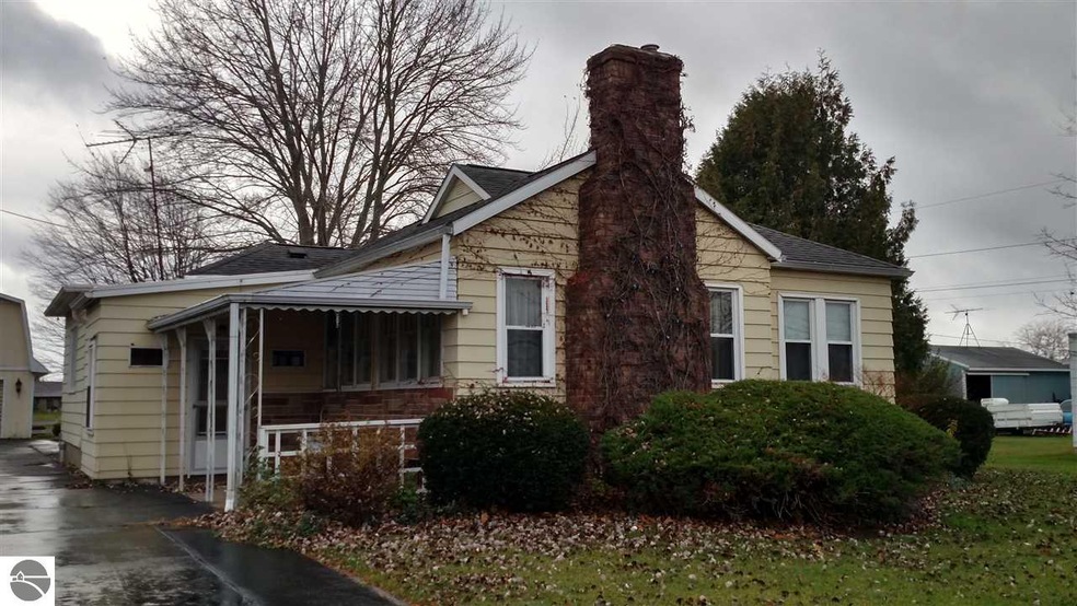 204 E Michigan Ave, Au Gres, MI 48703 - photo 1