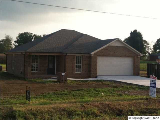 Architectural Shingles, Queen Brick, Energy Efficient Windows, Designer color gutters, Brick detailing around windows