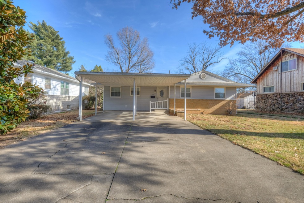 1920  S Maple St