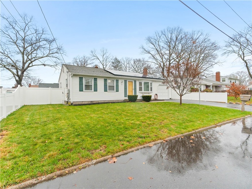 18 Stoneham Dr, Riverside, RI 02915 - photo 1