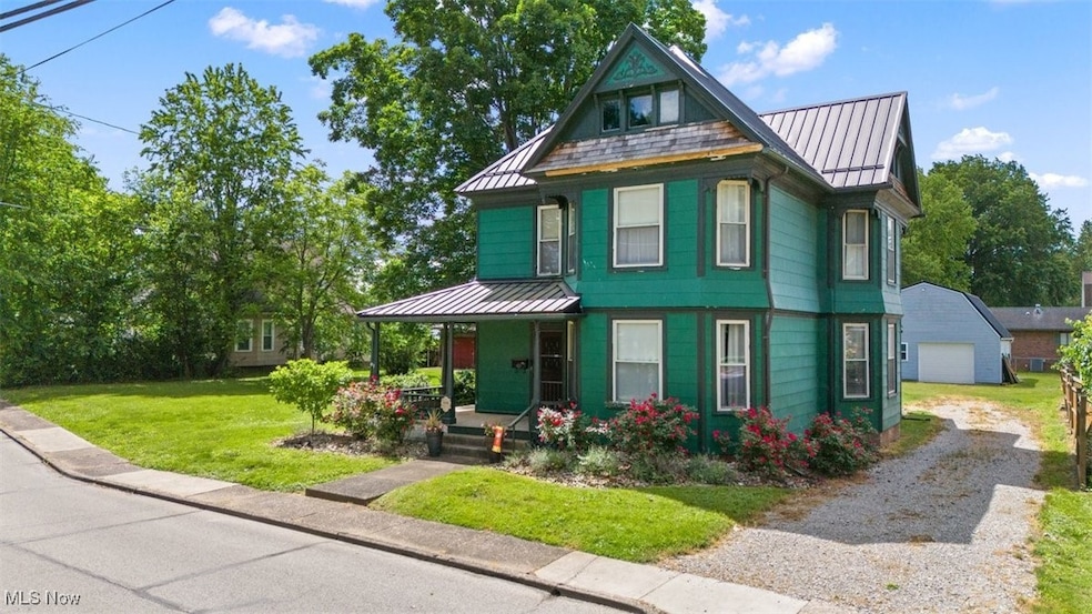 111 W 4 1 2 St, Williamstown, WV 26187 - photo 1